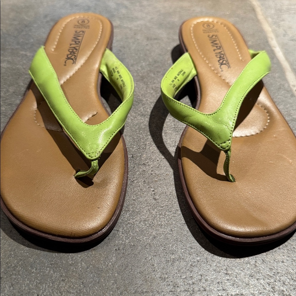 Simply Basic Women's lime green Sandals Sz 8 - Picture 2 of 7